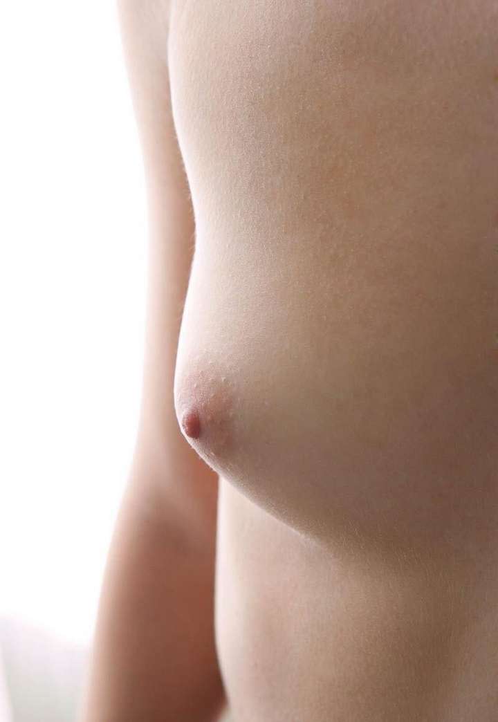 Маленькая грудь голая 